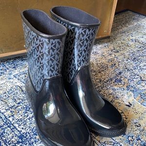 Womens Size 9 Michael Kors rain boots!!